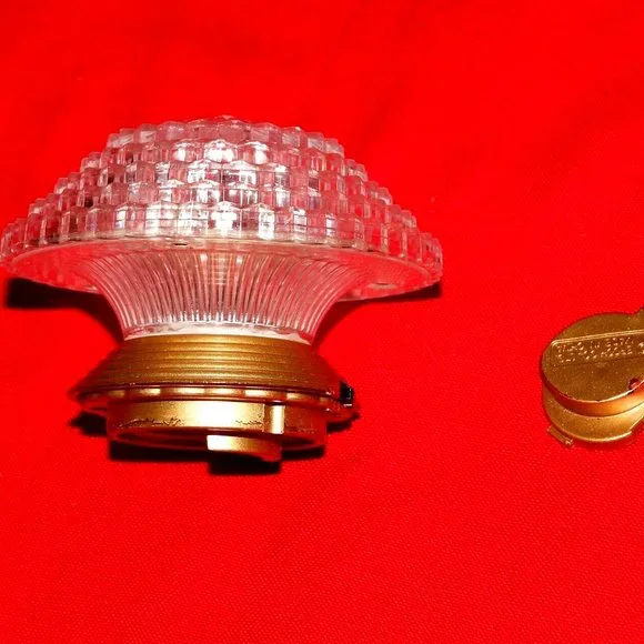 Calico critters cloverleaf manor chandelier light fixture - works, missing screw - Picture 3 of 4